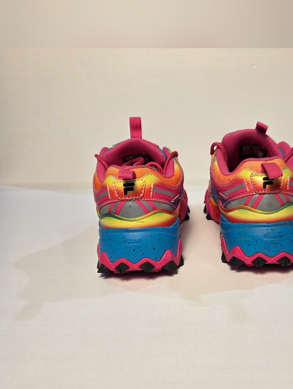 FILA Oakmont TR Sneakers Women's Retro Rainbow Tie-Dye Fashion Footwear Size 9 - Picture 2 of 6